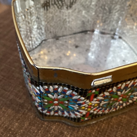 Vintage Tin HORPER'S TOFFEE
CANDY MADE IN ENGLAND  4 3/4" X 2 7/8”X 4 1/4” - Picture 16 of 16